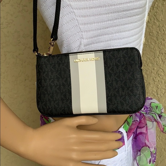 Michael Kors Jet Set Travel Lg Top Zip Wrislet - Picture 3 of 16